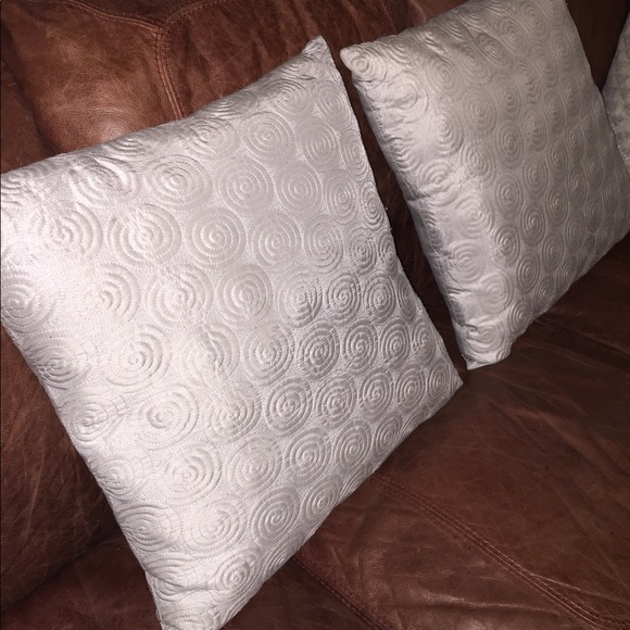 Silver Pillows - Picture 2 of 3